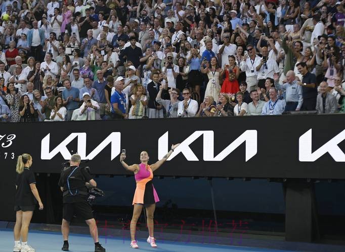 传奇现场见证 萨巴伦卡晋级女单第二轮 传奇现场见证 萨巴伦卡晋级女单第二轮